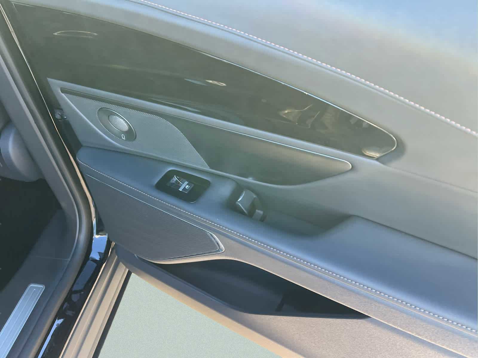 Used 2024 Lincoln Nautilus Reserve w/ Equipment Group 202A image 21