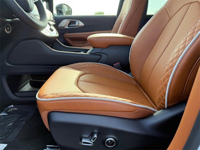 New 2026 Chrysler Pacifica Pinnacle image 20