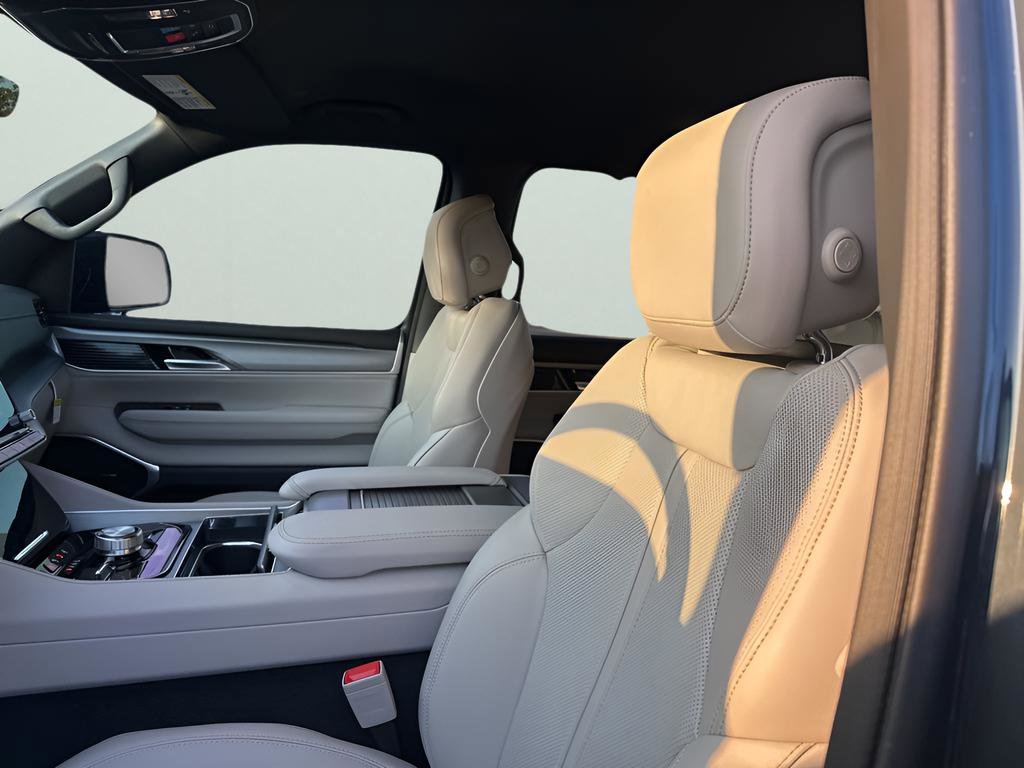 New 2025 Jeep Wagoneer 4WD w/ Convenience Group I image 27