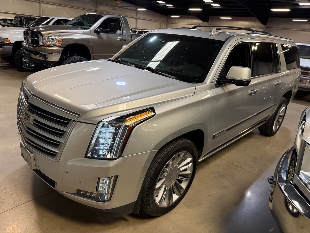 Used 2016 Cadillac Escalade ESV Platinum AWD/4WD image 5