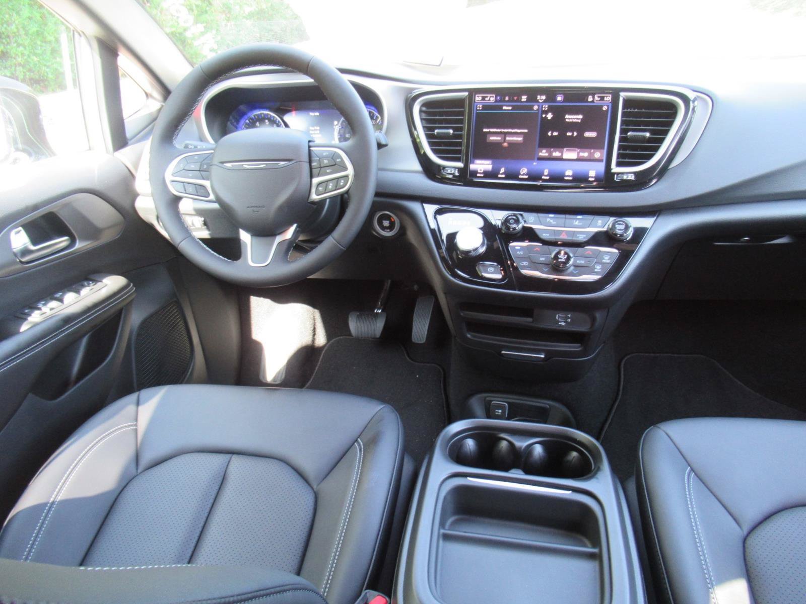 New 2027 Chrysler Pacifica LX FWD image 13
