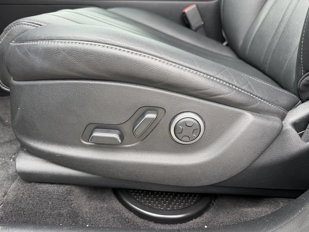 Used 2025 Genesis GV80 2.5T Standard AWD/4WD image 13