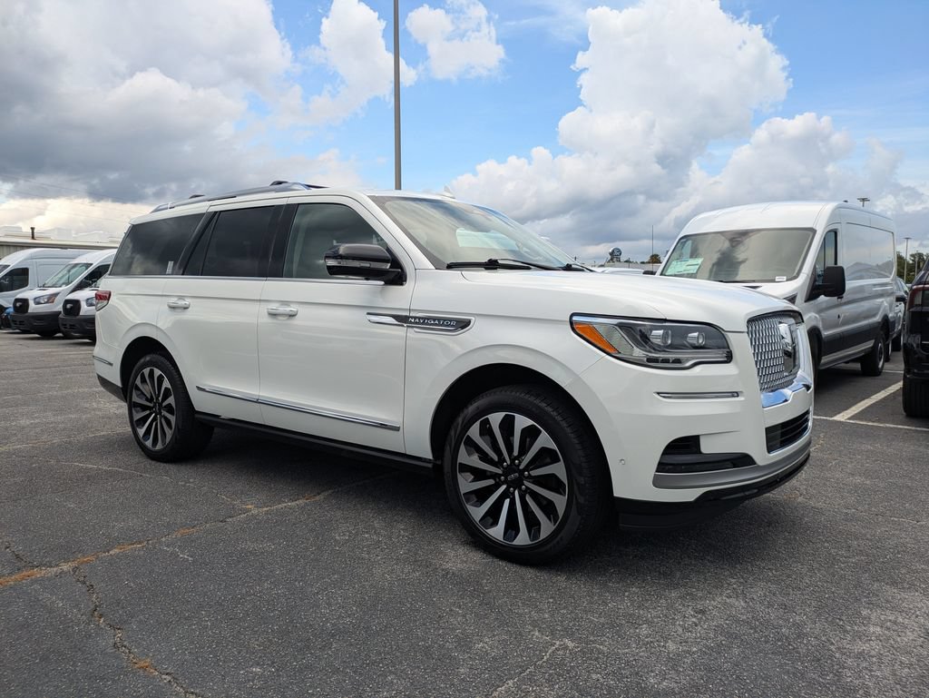 Certified 2022 Lincoln Navigator Reserve AWD/4WD image 2