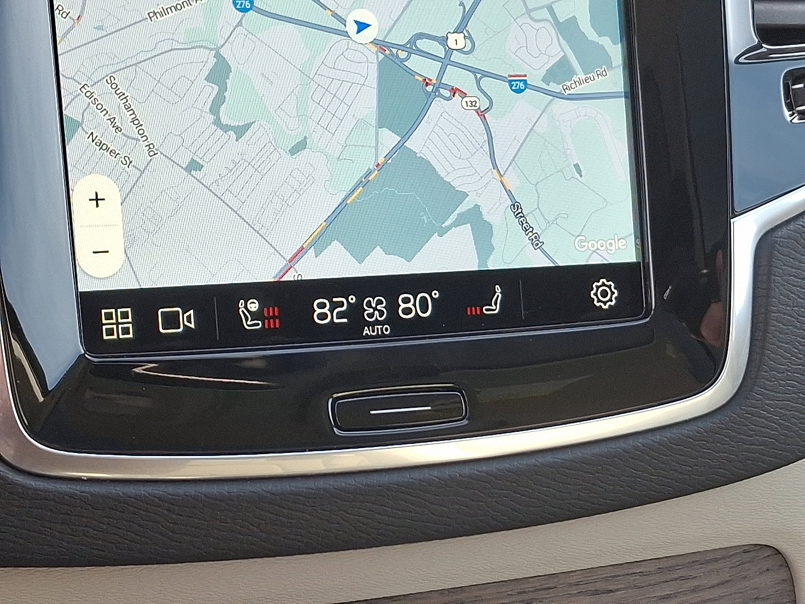 Certified 2024 Volvo XC90 B6 Plus image 18