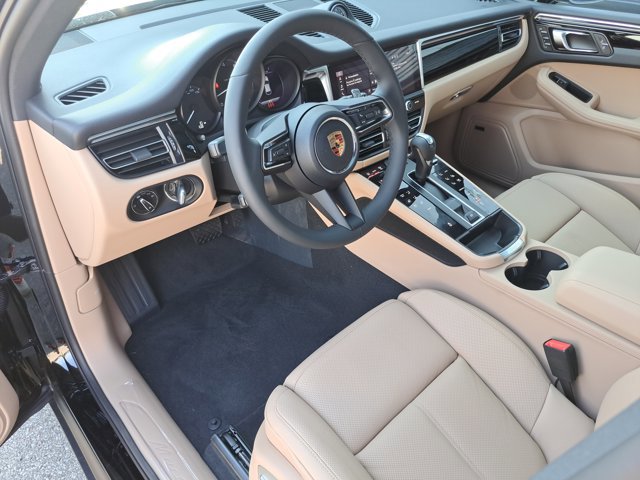 Used 2026 Porsche Macan image 4