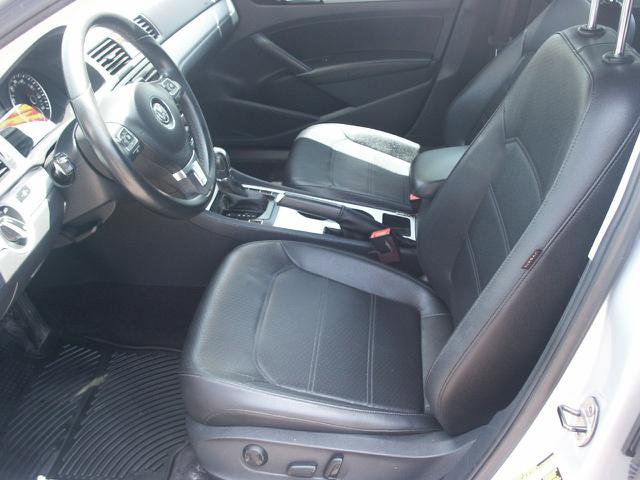 Used 2013 Volkswagen Passat 2.5 SE FWD image 6