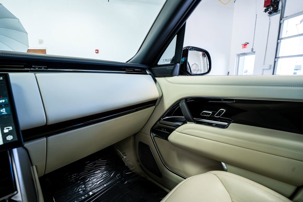 Used 2025 Land Rover Range Rover Autobiography image 45