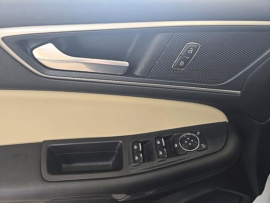Used 2022 Ford Edge SEL w/ Convenience Package image 13