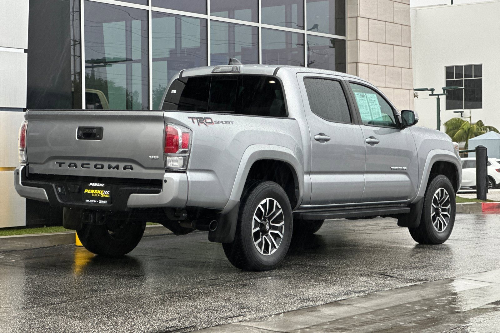 Used 2021 Toyota Tacoma TRD Sport w/ Technology Package image 4