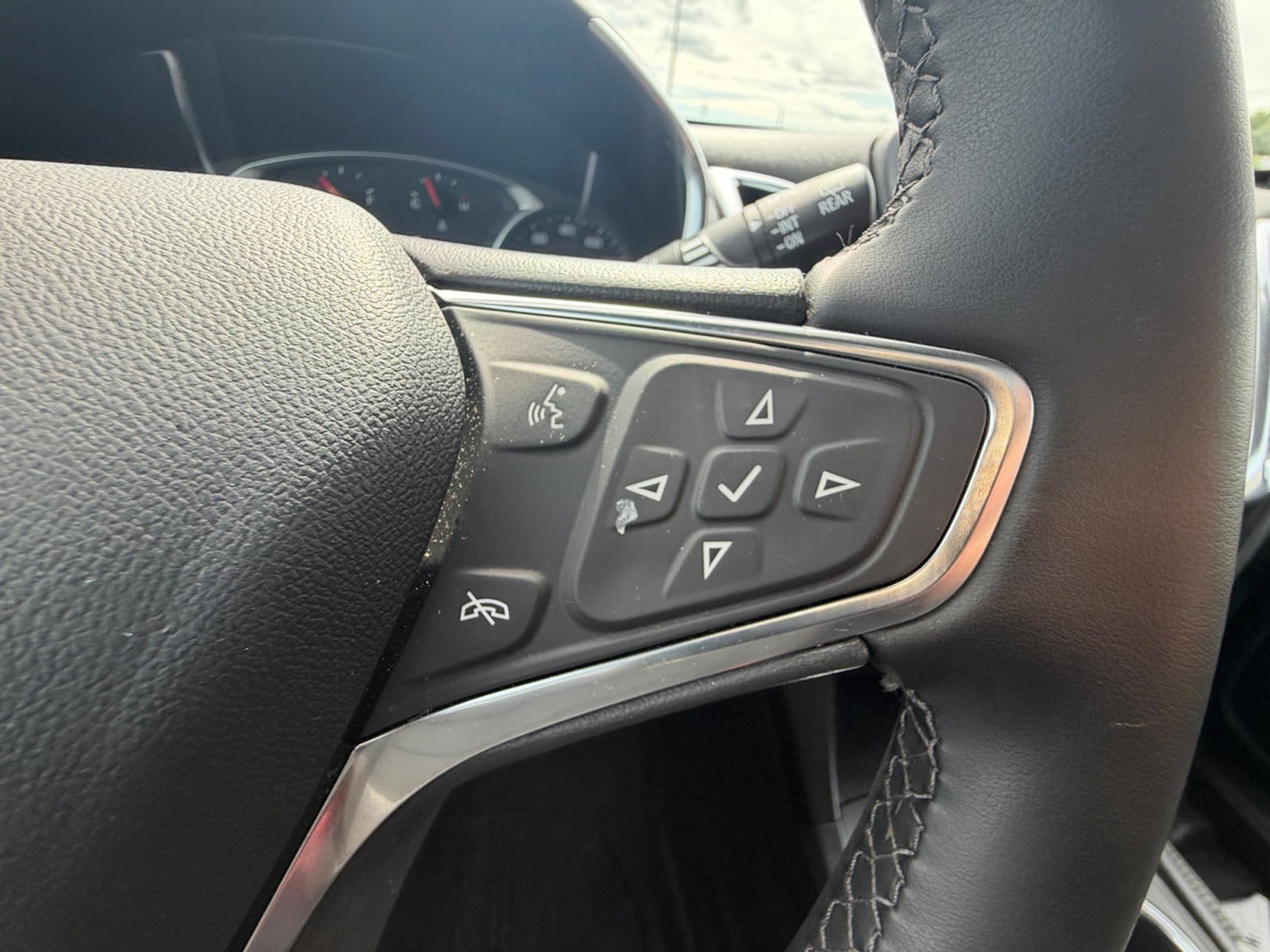 Used 2021 Chevrolet Equinox LT AWD/4WD image 16