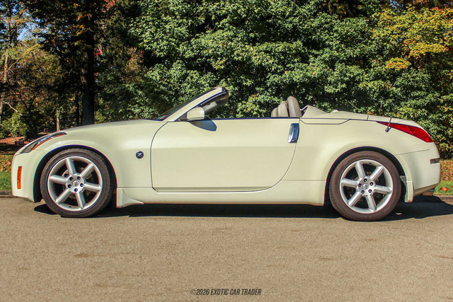 Used 2004 Nissan 350Z Touring RWD image 2