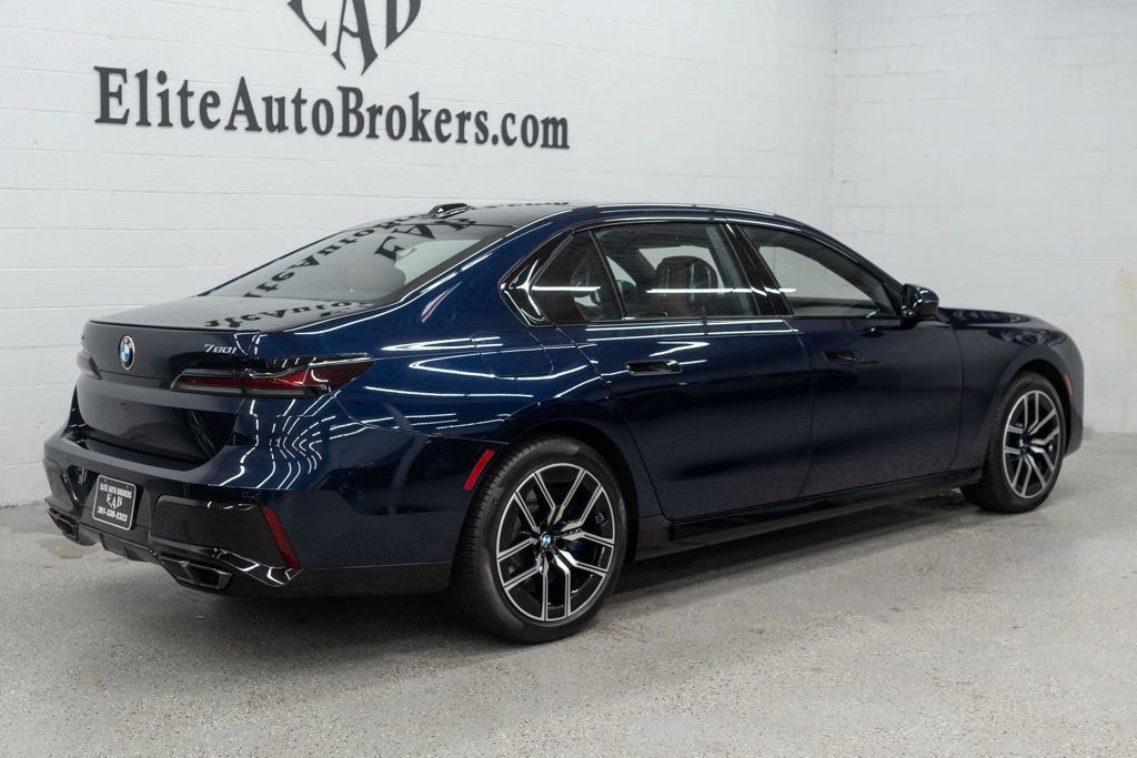 Used 2025 BMW 760i xDrive image 44