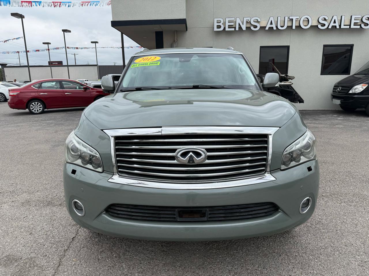 Used 2012 INFINITI QX56 4WD w/ Deluxe Touring Pkg image 3