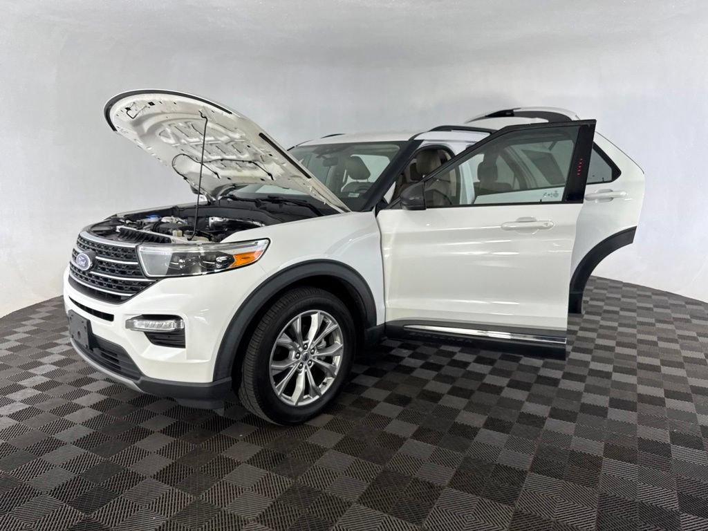 Used 2020 Ford Explorer XLT w/ Equipment Group 202A AWD/4WD image 11