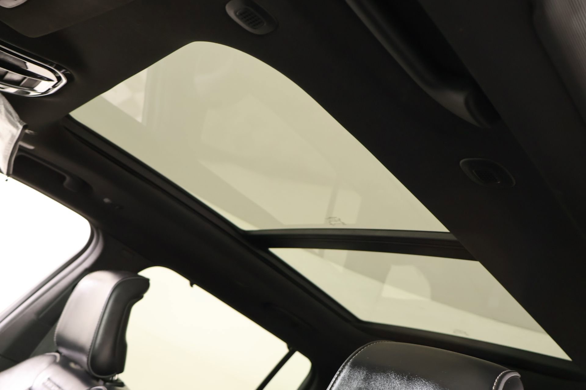 Used 2021 Jeep Grand Cherokee L Overland w/ Advanced Protech Group III image 17