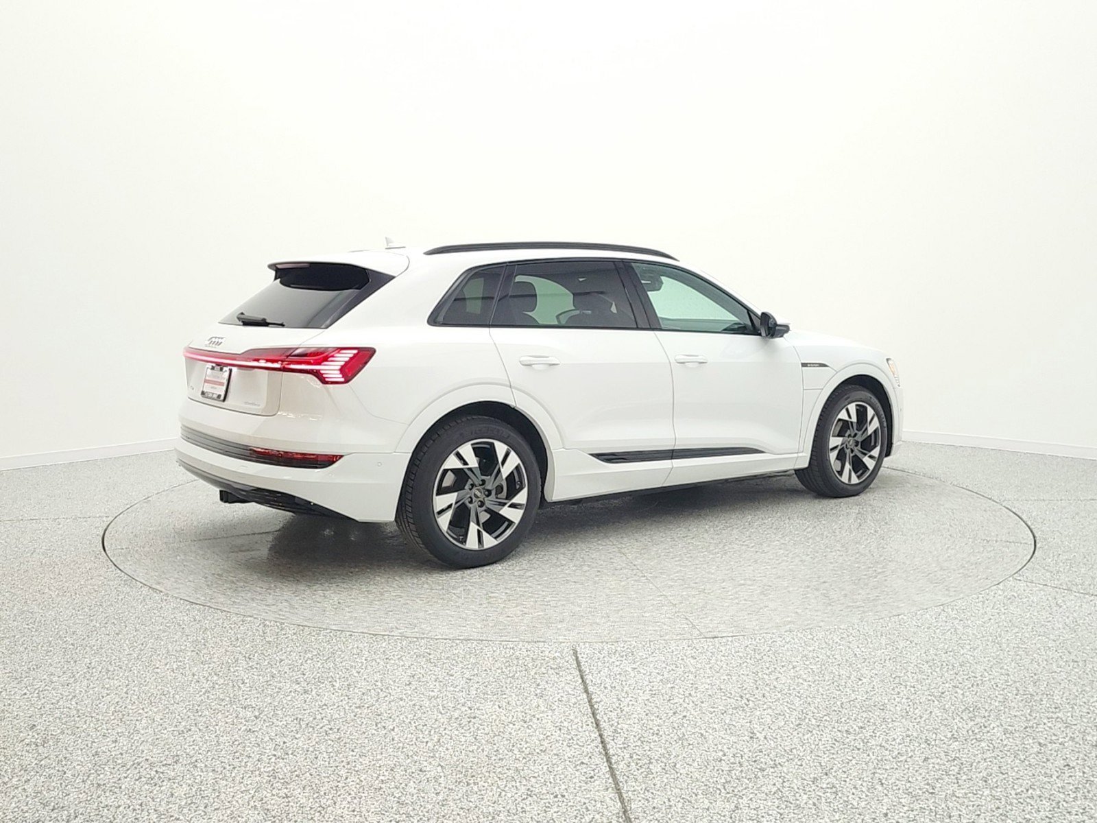 Used 2023 Audi e-tron Premium w/ Convenience Plus Package image 5
