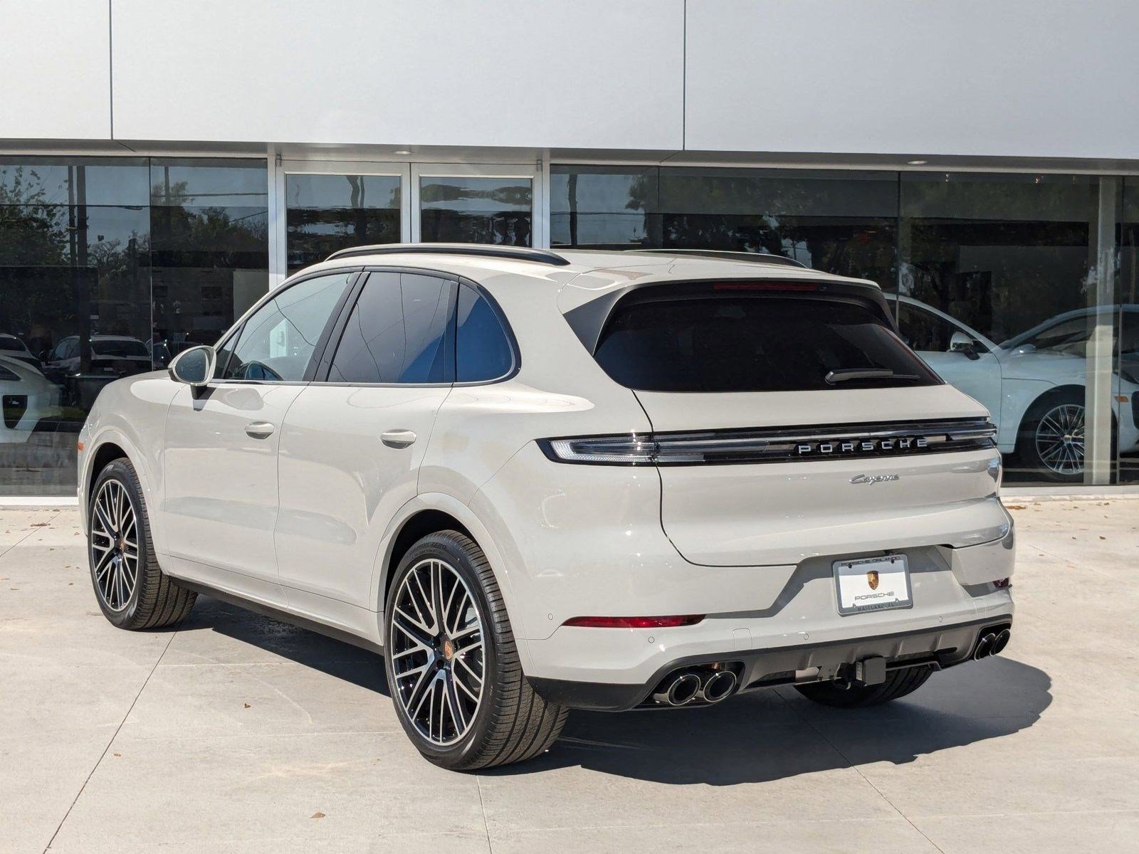 Certified 2025 Porsche Cayenne image 3