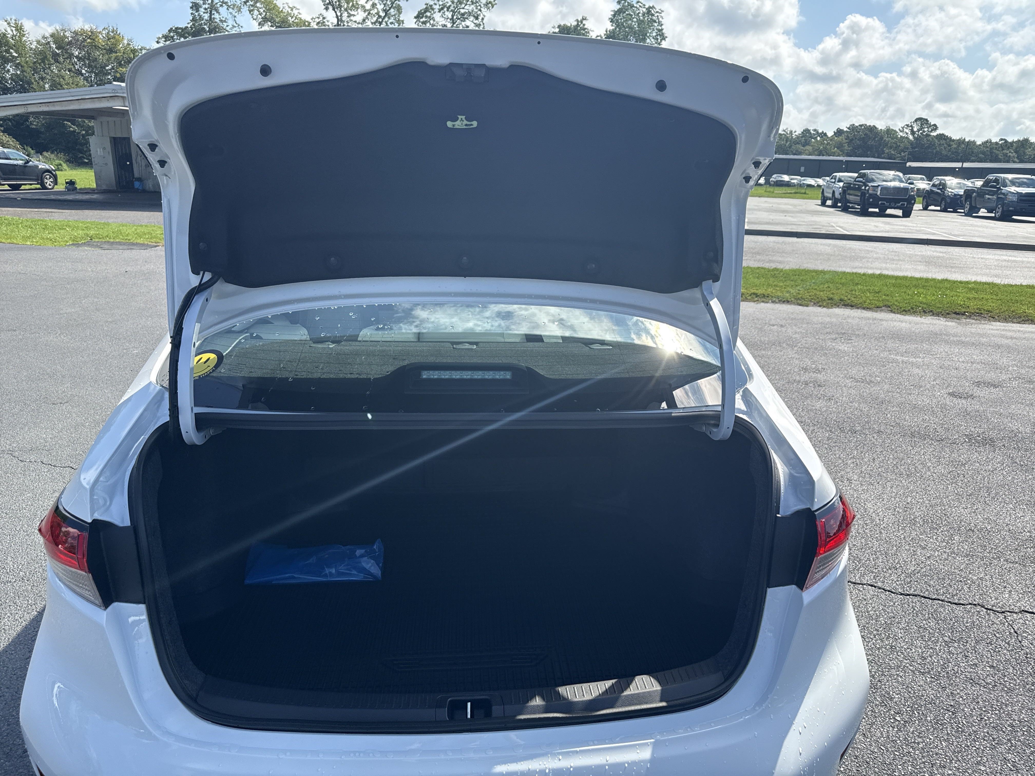 Used 2025 Toyota Corolla LE FWD image 28