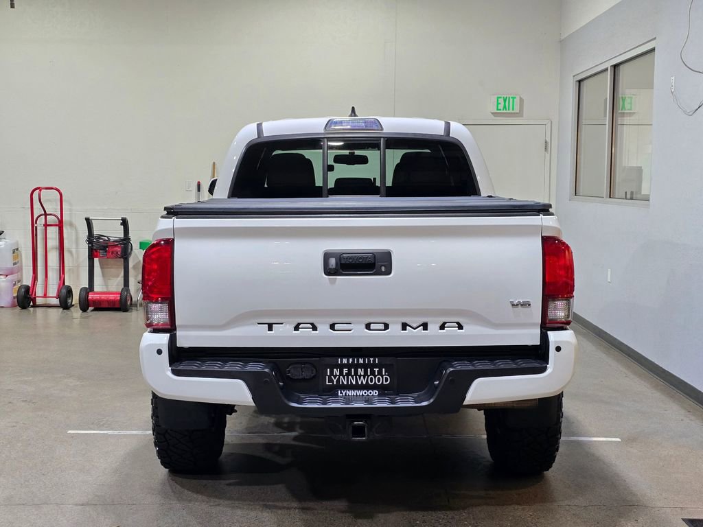Used 2016 Toyota Tacoma TRD Off-Road image 5