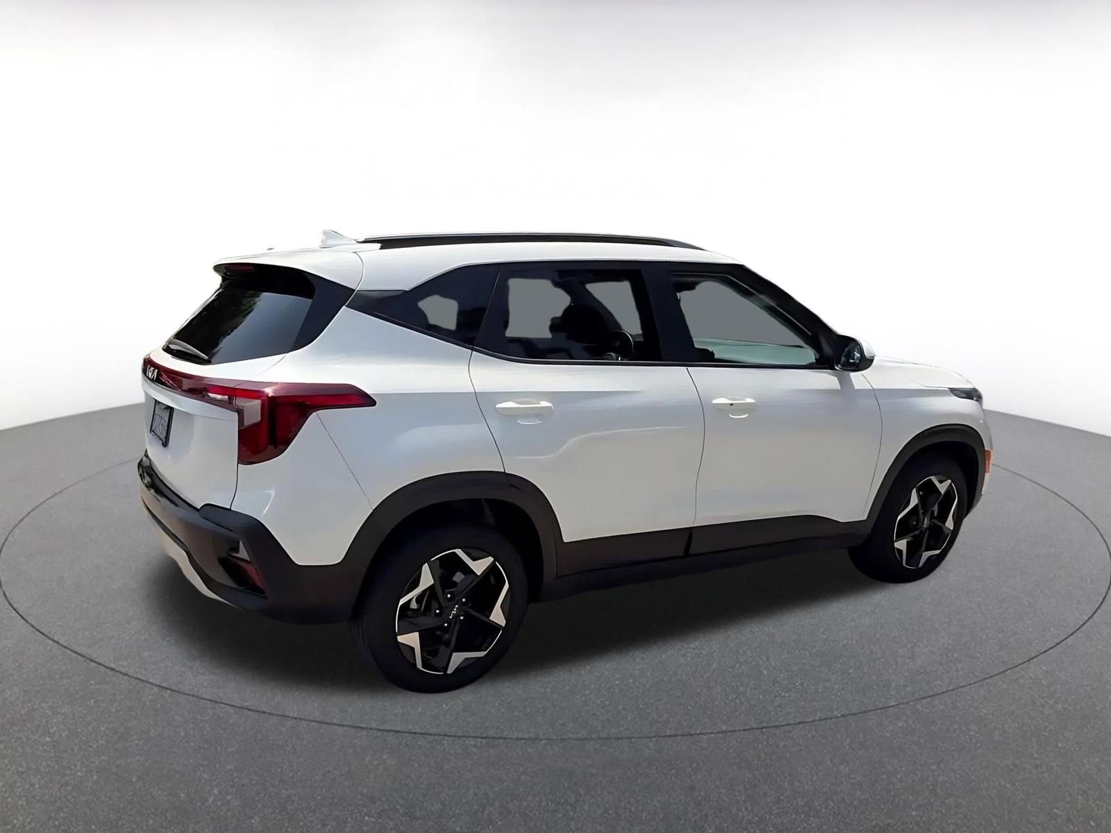 Used 2025 Kia Seltos S FWD image 14