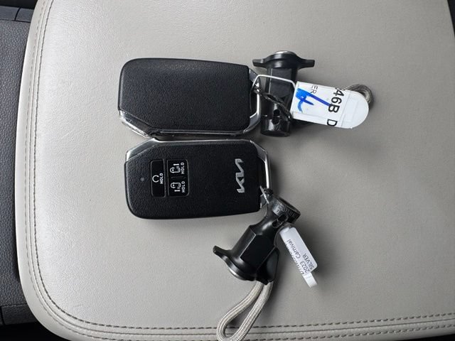 Used 2023 Kia Carnival LX FWD image 49