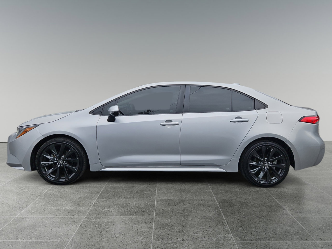 Used 2021 Toyota Corolla LE image 4