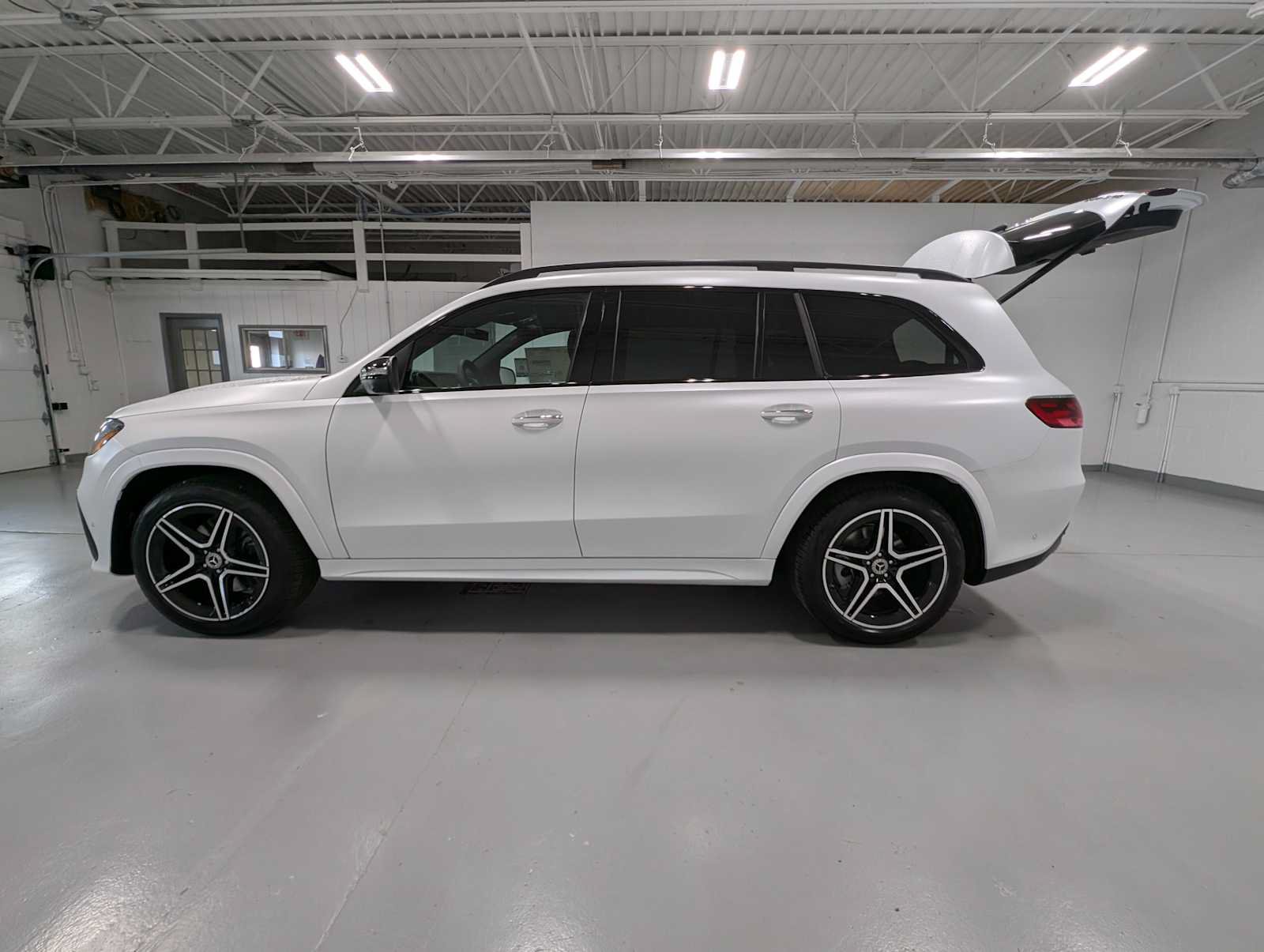 New 2026 Mercedes-Benz GLS 450 4MATIC image 10