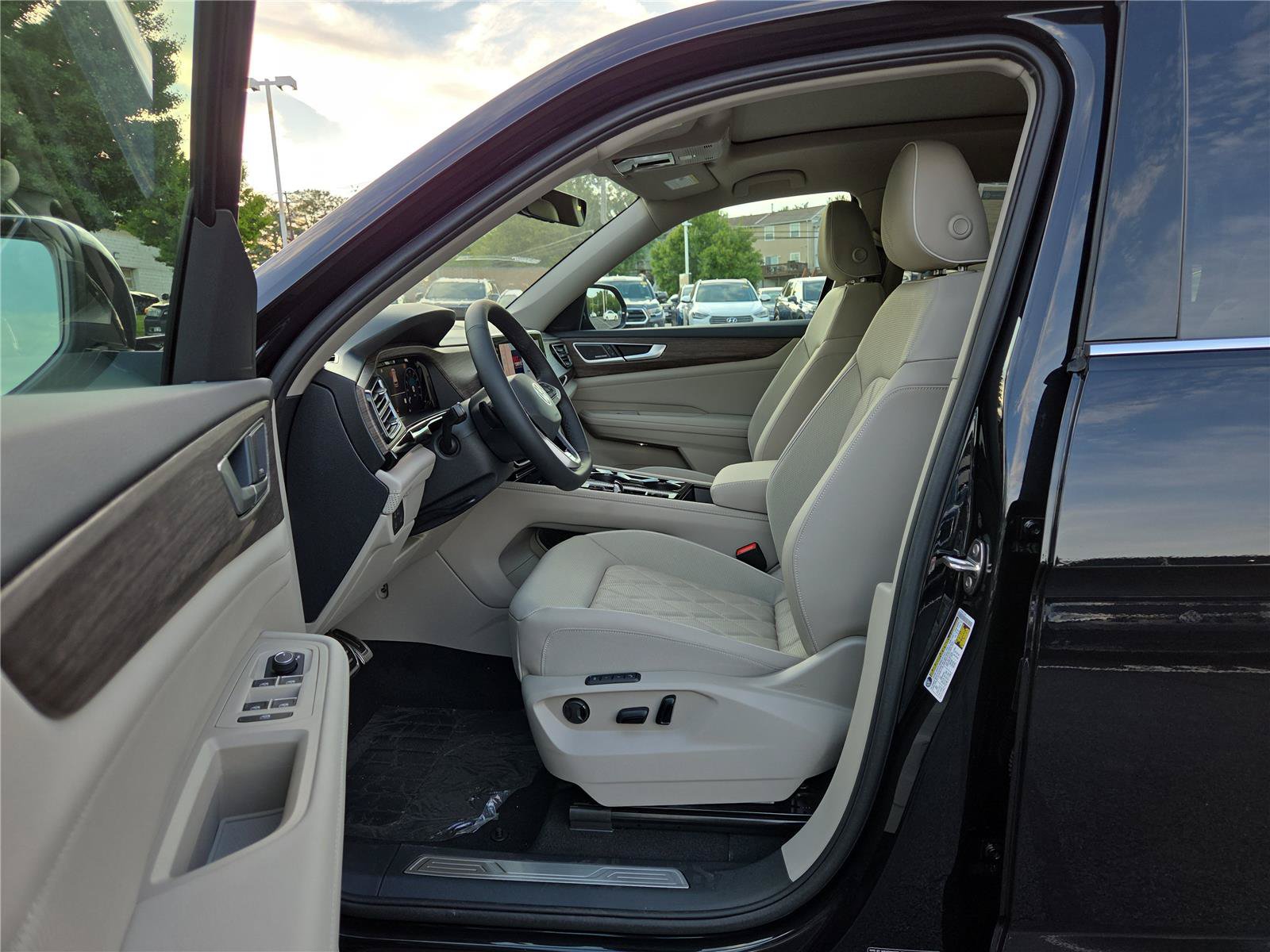 New 2026 Volkswagen Atlas SEL Premium R-Line AWD/4WD image 11