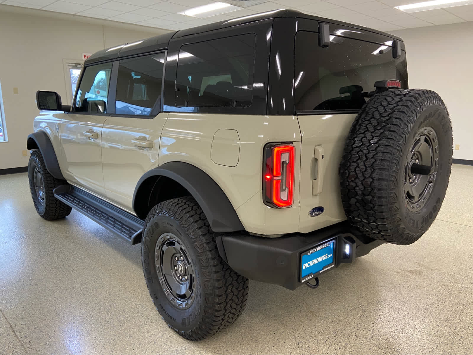 New 2025 Ford Bronco Outer Banks w/ Sasquatch Package image 9