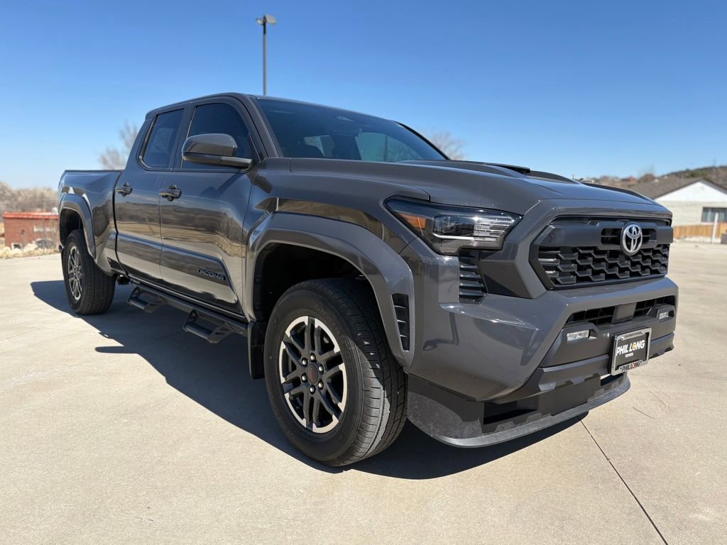 Used 2025 Toyota Tacoma TRD Sport image 2