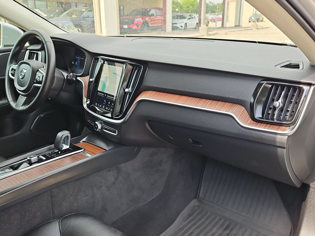 Used 2025 Volvo V60 B5 Cross Country Plus AWD/4WD image 32