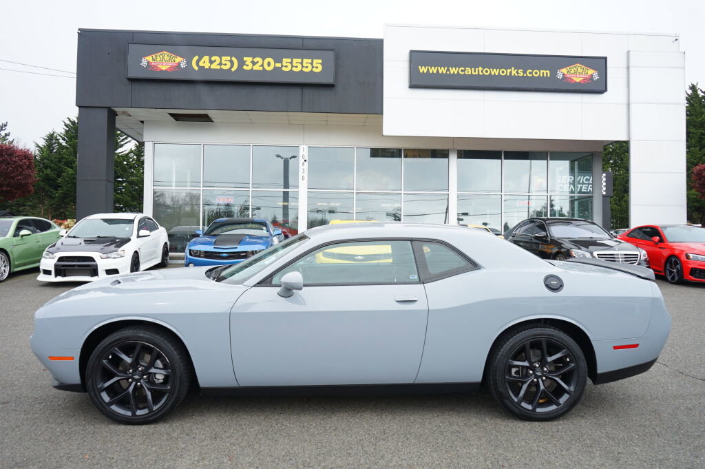 Used 2022 Dodge Challenger SXT w/ Blacktop Package image 2