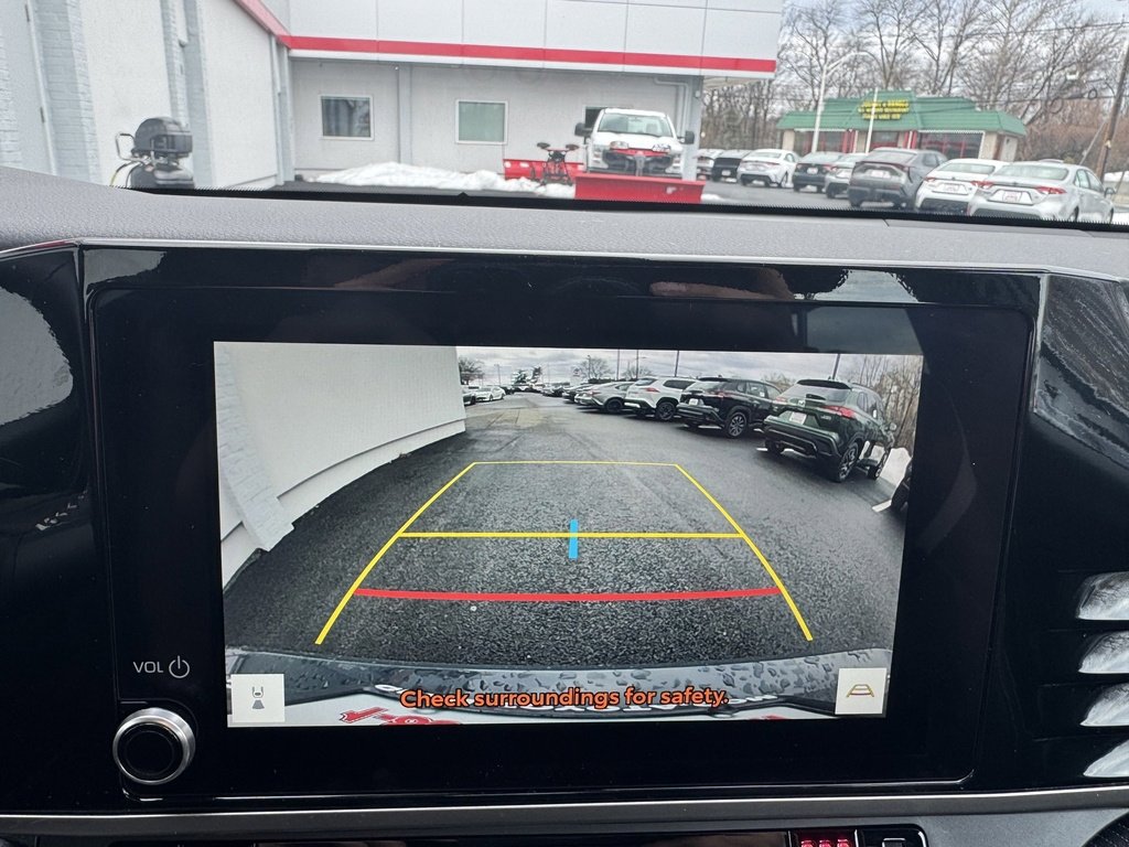 Used 2025 Toyota Camry SE w/ Convenience Package image 20