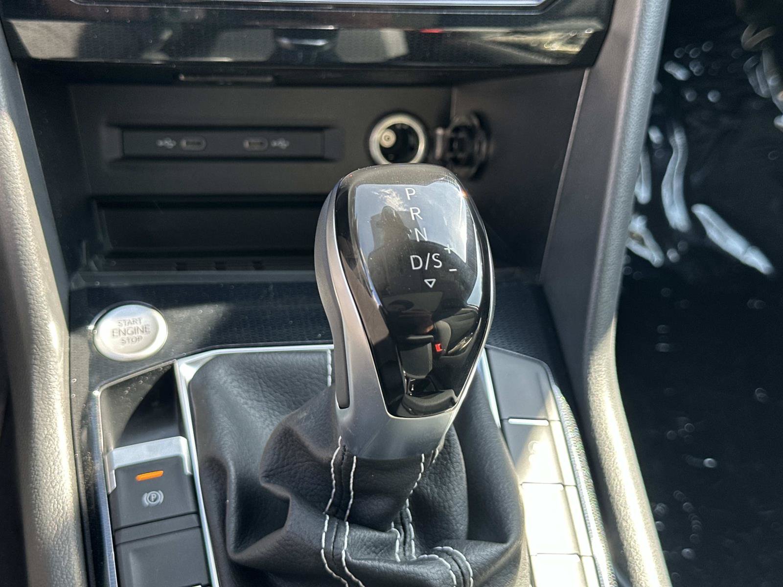 New 2027 Volkswagen Taos SE FWD image 18