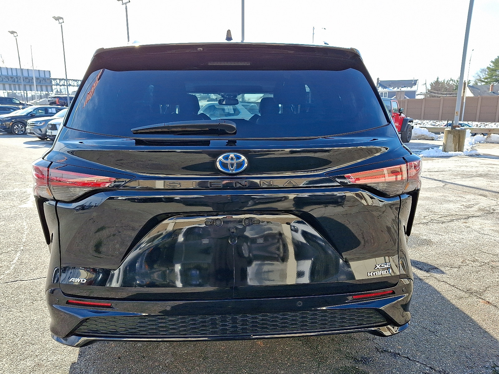 Used 2024 Toyota Sienna XSE w/ XSE Plus Package image 5