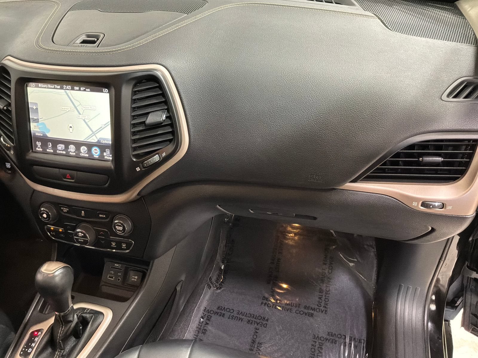 Used 2017 Jeep Cherokee Limited FWD image 17