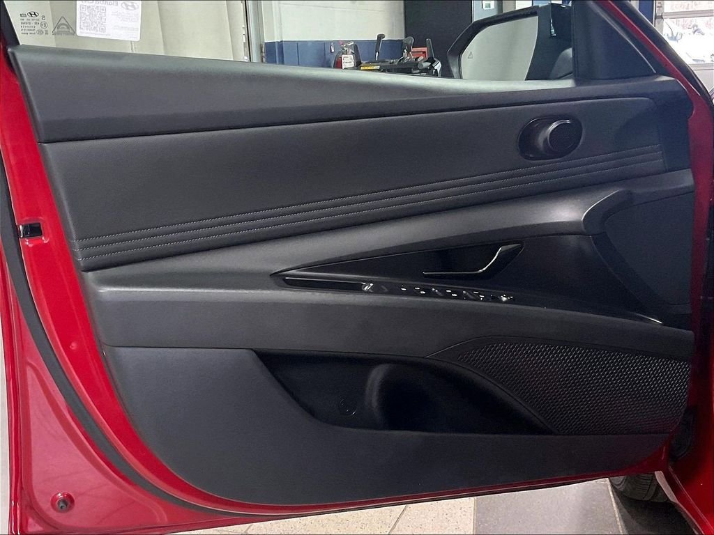 Certified 2025 Hyundai Elantra Sport FWD image 9