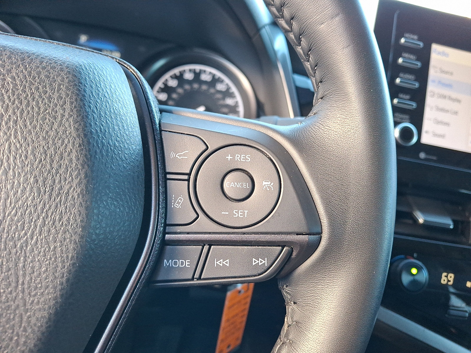 Used 2022 Toyota Camry SE image 22