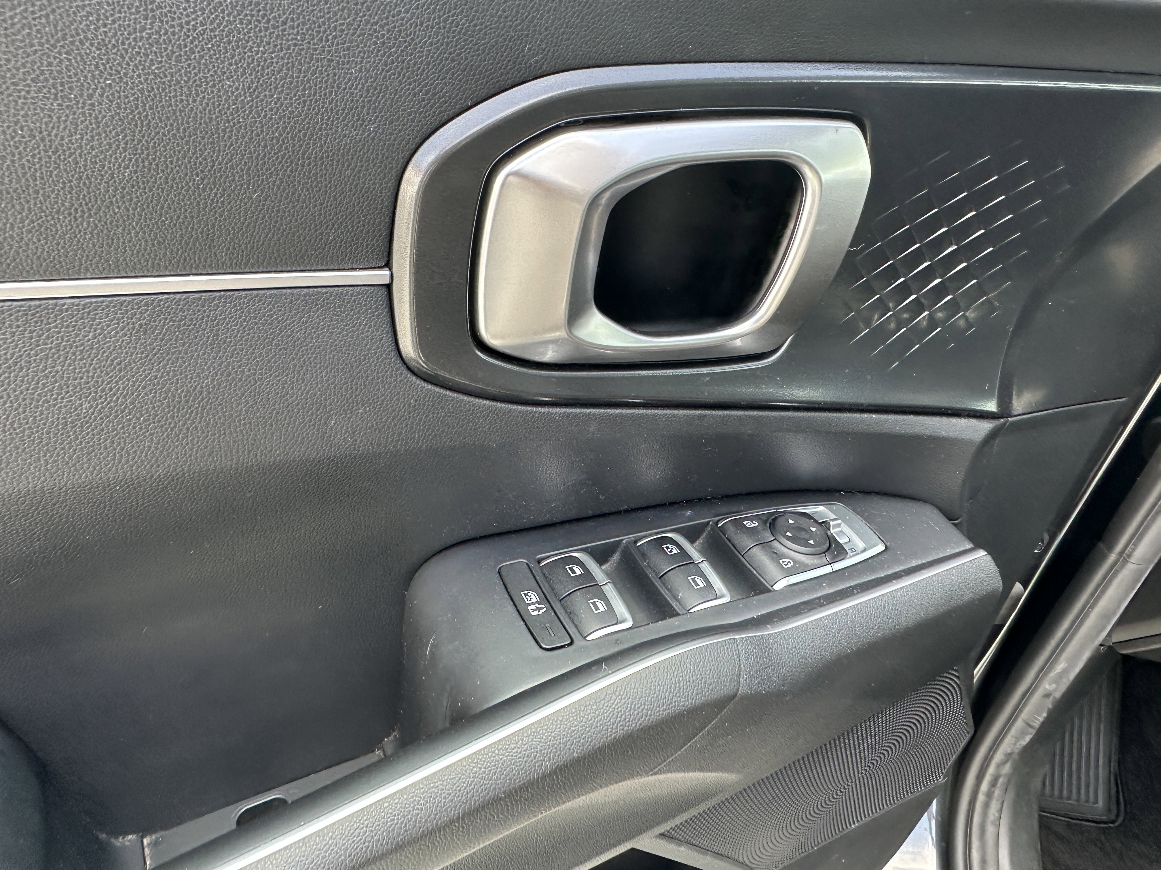 Used 2022 Kia Sorento S w/ Panoramic Sunroof Package FWD image 26