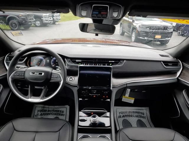 New 2025 Jeep Grand Cherokee Limited w/ Black Appearance Package AWD/4WD image 17
