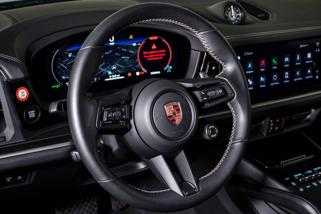 Certified 2025 Porsche Cayenne Coupe image 18