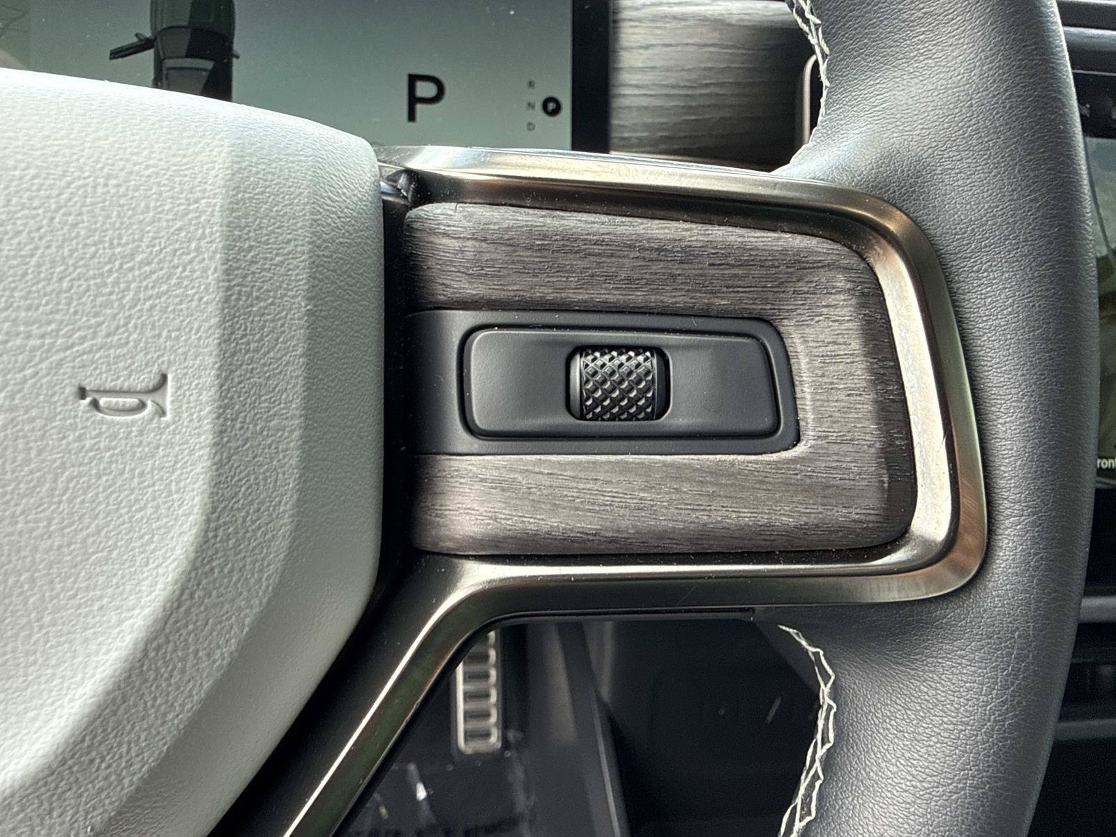 Used 2023 Rivian R1S Adventure AWD/4WD image 31