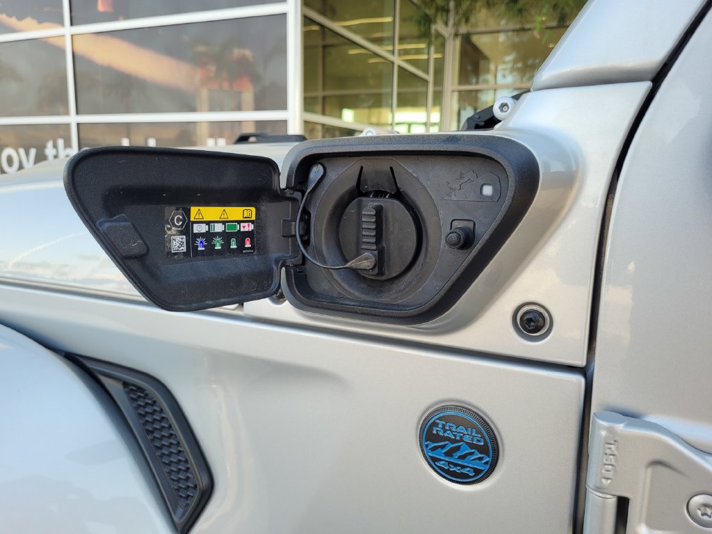 Used 2024 Jeep Wrangler Unlimited w/ Convenience Group AWD/4WD image 35