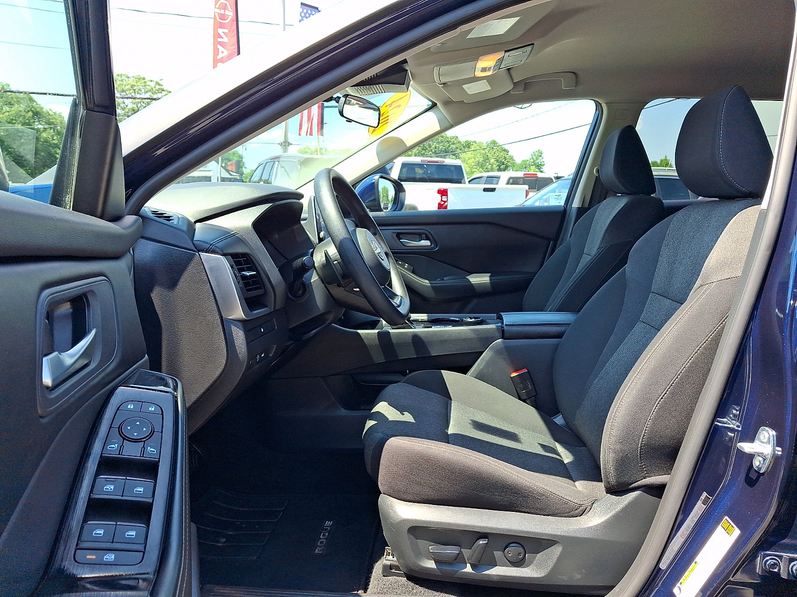Used 2024 Nissan Rogue SV AWD/4WD image 15