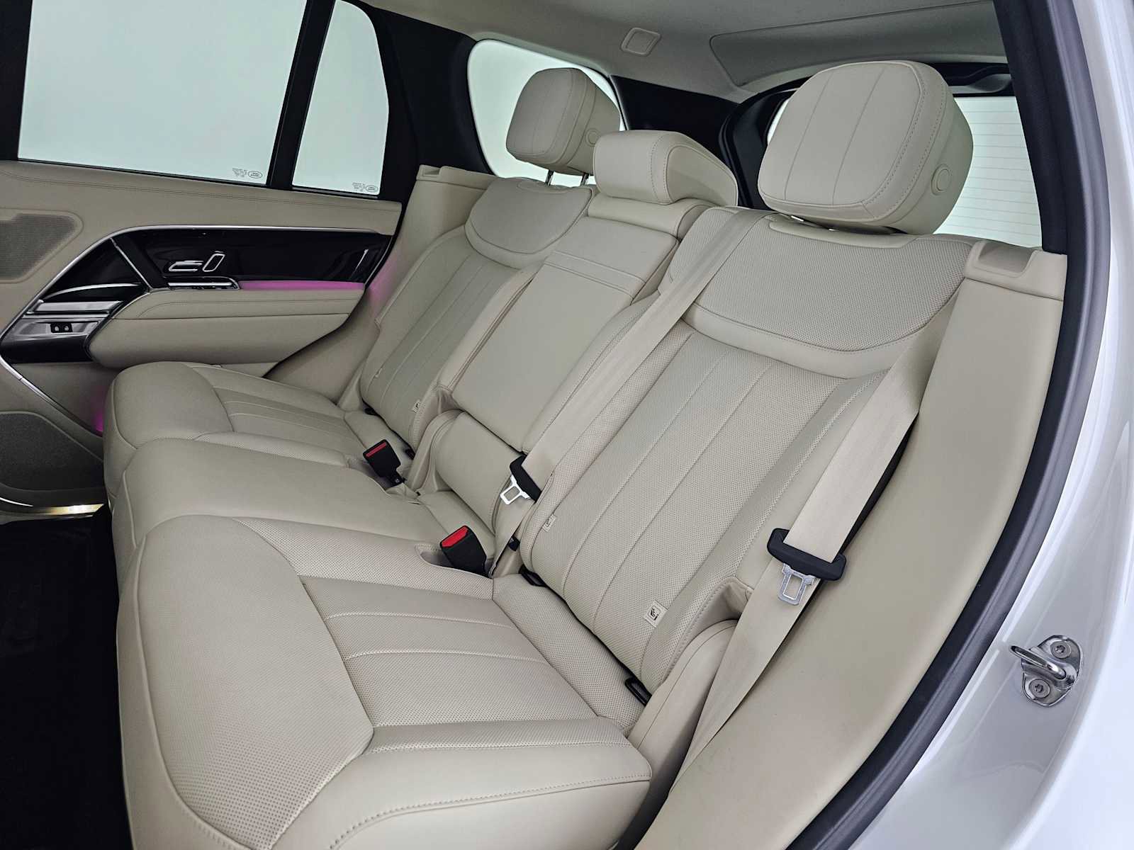 Used 2025 Land Rover Range Rover SE AWD/4WD image 17