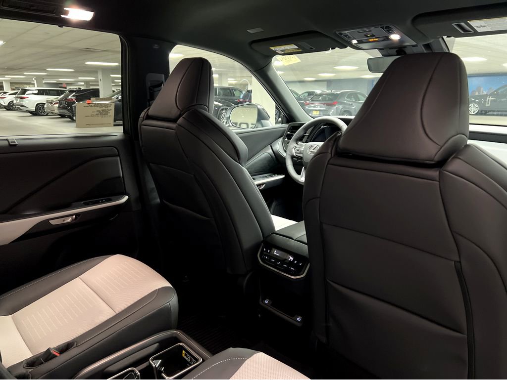 New 2026 Lexus TX 500h AWD w/ Technology Package image 21