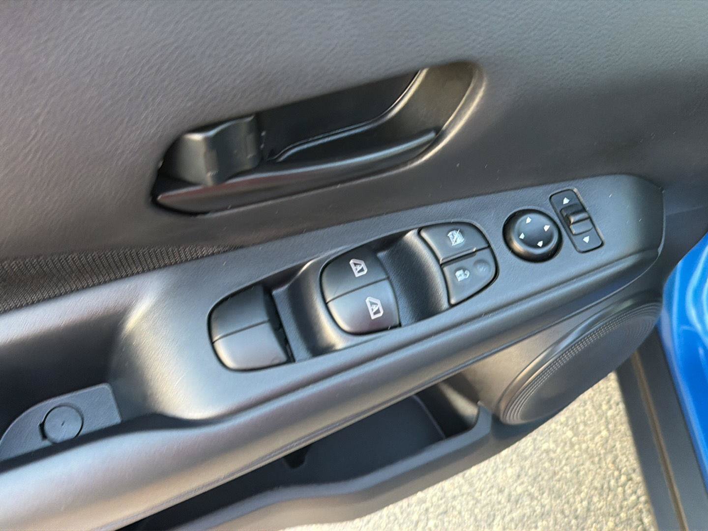 Used 2024 Nissan Kicks S FWD image 31