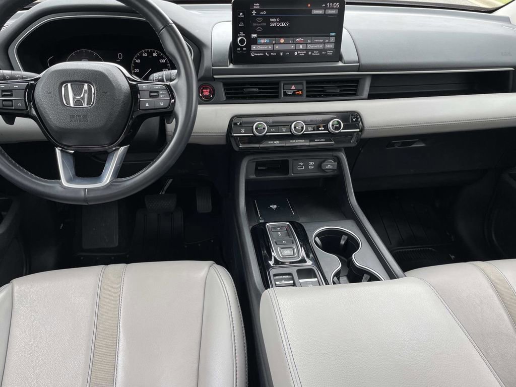 Used 2023 Honda Pilot Touring image 14