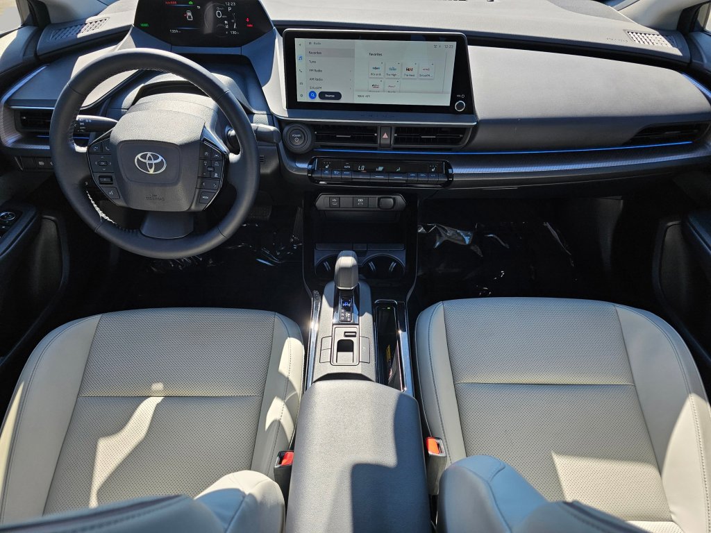 Used 2025 Toyota Prius XLE image 2