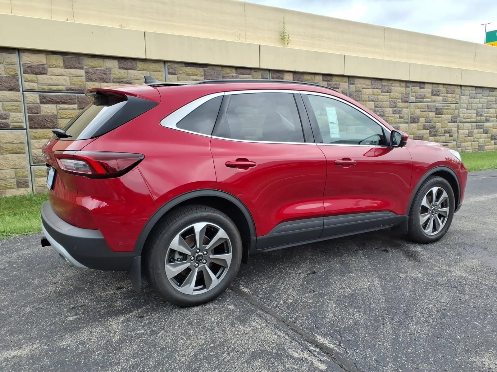 Used 2023 Ford Escape Platinum w/ Premium Technology Package AWD/4WD image 11